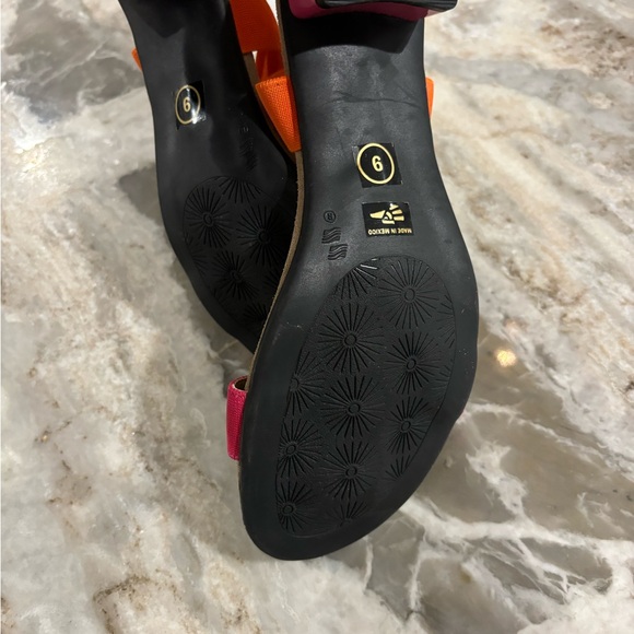 Barely worn EUC Charleston Easton sandals size 9 - Picture 5 of 5